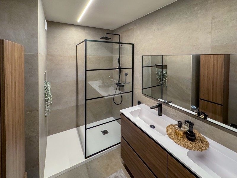 Make-over badkamer met walk-in douche